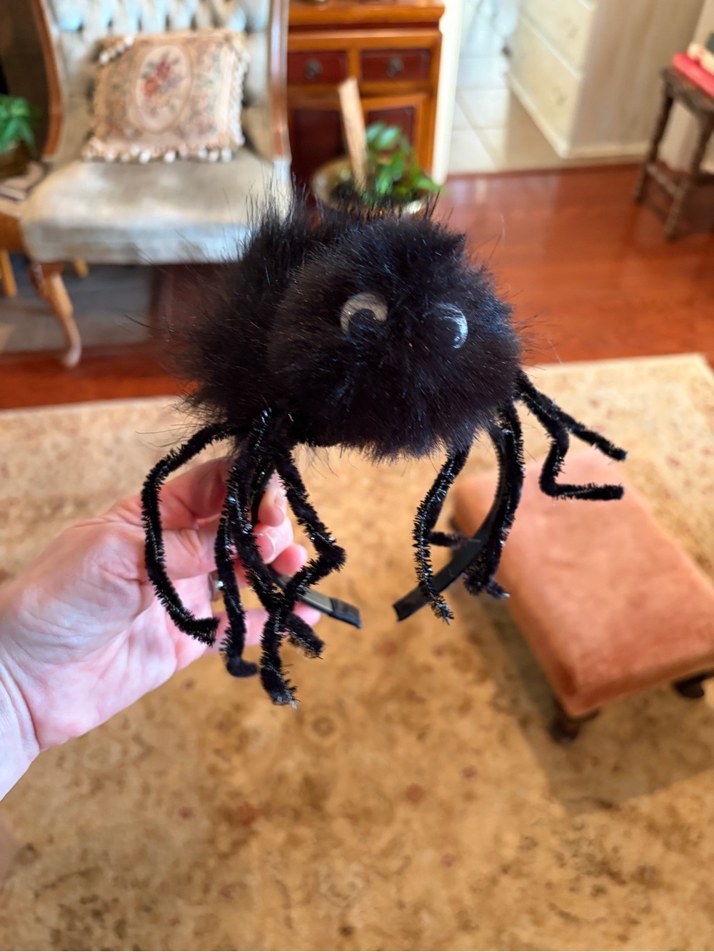 HUGE spider headband - so cute! Adult/teen sized like new Halloween handmade
EUC